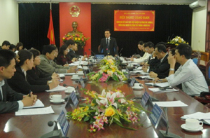 Đồng chí Lưu Viết Tĩnh, Giám đốc BHXH tỉnh phát biểu tại hội nghị trực tuyến.