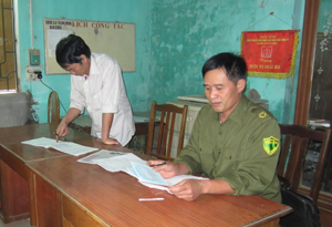 Công an xã Trung Minh (TPHB) thường xuyên rà soát, thực hiện tốt công tác quản lý đối tượng trên địa bàn.