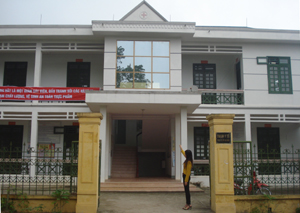 Trạm y tế thị trấn Đà Bắc dù mới được xây xong nhưng không đủ số phòng theo chuẩn quốc gia giai đoạn 2011-2020.