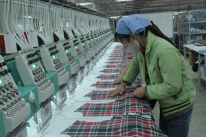 Esquel Hòa Bình tại KCN Lương Sơn là nhà máy hiện đại nhất trong chuỗi nhà máy của tập đoàn Esquel được đầu tư công nghệ thiết bị hiện đại, thân thiện môi trường.