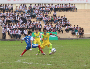 Một trận đấu giữa 2 đội tiểu học Hoà Bình và Lạng Sơn.