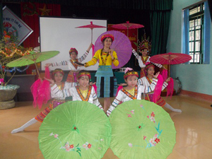 Phần thi năng khiếu của GV, TPT Đội trường tiểu học Yên Bồng, thí sinh giành giải nhất tại hội thi.
