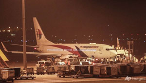 Chiếc máy bay mang số hiệu MH192 tại sân bay Kuala Lumpur sau khi hạ cánh an toàn (ảnh: AP)