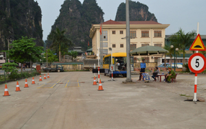 Trạm kiểm soát tải trọng xe lưu động trên quốc lộ 6 đặt tại Trạm dừng nghỉ Tân Lạc duy trì hoạt động 24/24h. 
