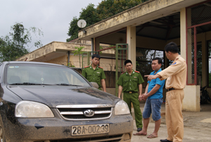Đối tượng Phạm Khánh Dương và chiếc xe ô tô do Dương điều khiển đâm vào Trung úy Dương Vũ Hoàng.
