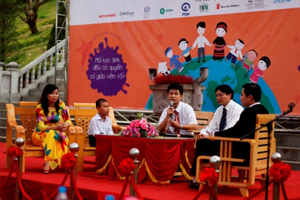 Tọa đàm tại tuần lễ Toàn cầu hành động vì giáo dục cho mọi người năm 2013 tại đền thờ Chu Văn An (Hải Dương)