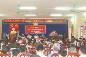 Đoàn đại biểu Quốc hội tỉnh tiếp xúc với trên 100 đại biểu cử tri huyện Lạc Sơn.

