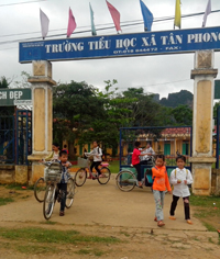2/3 trường của xã Tân Phong đạt chuẩn quốc gia đưa xã hoàn thành tiêu chí giáo dục.