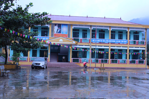 Trường THCS xã Đồng Chum (Đà Bắc) được đầu tư xây dựng khang trang đáp ứng nhu cầu dạy và học của nhà trường.

