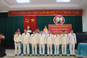 BCH Đảng bộ CA Kim  Bôi nhiệm kỳ 2015-2020 ra mắt Đại hội.