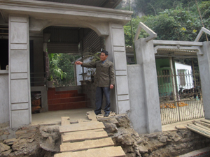 Ông Bùi Văn Ban đã hoàn thiện lại ngôi nhà sau khi cắt đi 8 m2 để mở rộng trục đường liên xóm.

