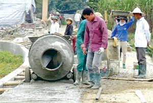 Với phương châm “Nhà nước và nhân dân cùng làm”, xã Vũ Lâm (Lạc Sơn) đầu tư xây dựng hệ thống đường giao thông nông thôn theo chuẩn NTM.