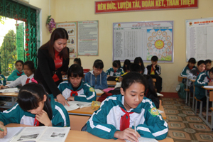 Cô giáo Nguyễn Thị Lan, trường THCS thị trấn Đà Bắc 2 lần đoạt giải nhì hội thi giáo viên dạy giỏi cấp huyện; năm học 2014-2015, đoạt giải 3 hội thi cấp tỉnh.
