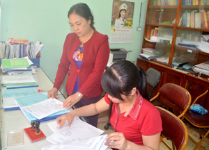 Cán bộ Ban hoà giải thị trấn Mường Khến (Tân Lạc) luôn thực hiện tốt vai trò hoà giải trong các vụ việc nảy sinh góp phần giữ vững ổn định ANTT ở cơ sở.