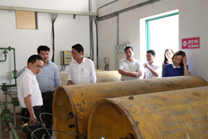 Đoàn kiểm tra liên ngành kiểm tra thực tế xưởng sản xuất Công ty CP nước sạch Vinaconex.

