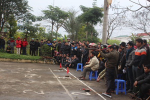 Giải bắn nỏ - kéo co - đẩy gậy huyện Cao Phong năm 2016 đã thu hút 100% xã, thị trấn tham gia.

