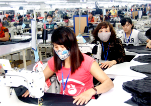 Công ty may xuất khẩu GGS KCN Bờ trái Sông Đà giải quyết việc làm cho 1000 lao động thu nhập 4 triệu đồng người/tháng.