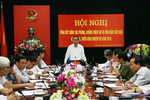 Đồng chí Nguyễn Văn Quang, Chủ tịch UBND tỉnh chủ trì hội nghị tổng kết phòng chống thiên tai và tìm kiếm cứu nạn năm 2015 và triển khai nhiệm vụ năm 2016.