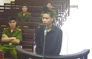 Với hành vi phạm tội hiếp dâm trẻ em, Quách Đình Khánh phải nhận mức án 6 năm tù.     

