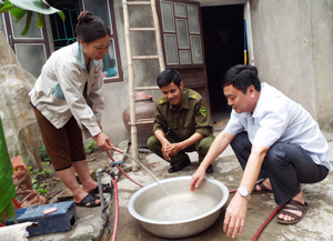 Gia đình chị Quách Thị Duyên, xóm Ngọc, xã Trung Minh (TP Hòa Bình) đã được dùng nước sinh hoạt hợp vệ sinh.