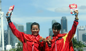 hạm Thị Huệ (trái) là vận động viên thứ 15 của thể thao Việt Nam có vé dự Olympic 2016.