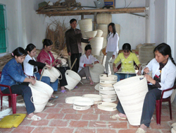 HTX Vọng Ngàn, Mãn Đức, Tân Lạc khôi phục nghề dệt thổ cẩm truyền thống tạo việc làm cho hơn 30 chị em phụ nữ trong xã