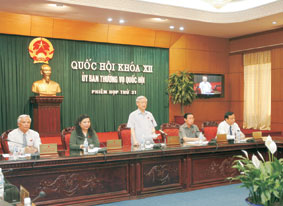 Chủ tịch QH Nguyễn Phú Trọng phát biểu
ý kiến khai mạc phiên họp