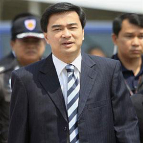 Thủ tướng Thái Lan (ảnh trên) cũng cáo buộc cựu Thủ tướng Thaksin Shinawatra âm mưu phá hoại các nỗ lực hàn gắn rạn nứt chính trị. 
