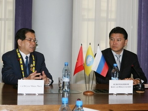 Tổng thống Cộng hòa Kalmykia Kirsan Iliumzhinov tiếp Chủ tịch nước Nguyễn Minh Triết.