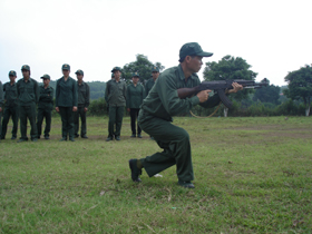 LLVT huyện Lạc Thủy không ngừng nâng cao chất lượng công tác huấn luyện sẵn sàng chiến.