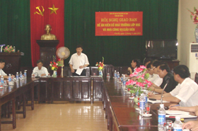 Đồng chí Bùi Văn Cửu, UVTV, Phó Chủ tịch UBND tỉnh, kết luận Hội nghị giao ban BCĐ Đề án kiên cố hóa trường lớp học và nhà công vụ cho giáo viên.