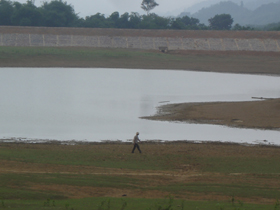 Hồ thủy lợi Vín Thượng vừa được đấu tư nâng cấp nhưng lượng tích nước vẫn chưa đảm bảo phục vụ cho tưới tiêu sản xuất nông nghiệp.