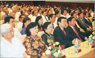 Các đồng chí lãnh đạo Đảng, 
Nhà nước tại lễ kỷ niệm.
