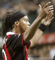 Ronaldinho bị loại khỏi thành phần dự World Cup của ĐT Brazil - sự thật không thể tin nổi.