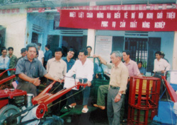 Thực hiện dự án HTPTSX năm 2009, huyện Kim Bôi được hỗ trợ 47 máy nông nghiệp các loại với tổng nguồn vốn hỗ trợ trên 1 tỷ đồng
