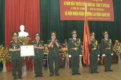 Được sự ủy quyền của Nhà nước, thay mặt Đảng uỷ binh đoàn 12, Đại tá Đào Văn Tân, Bí thư Đảng ủy, Chính ủy binh đoàn đã trao Huân chương Lao động hạng Nhì cho tập thể HĐQT, Ban giám đốc và toàn thể CBCNV Công ty cổ phần xây dựng 565.