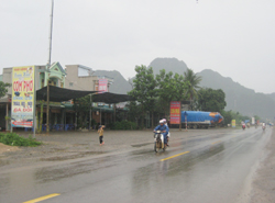Các hộ dân Lạc Thịnh phát triển kinh tế dịch vụ, tiểu thủ công nghiệp ven tuyến đường Hồ Chí Minh