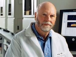 Nhà sinh vật học người Mỹ Craig Venter
