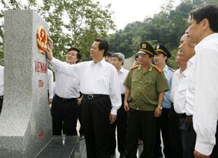 Thủ tướng Nguyễn Tấn Dũng thăm cột mốc
1116 biên giới Việt Nam - Trung Quốc.
