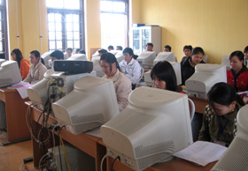 Hiện nay, hệ thống máy vi tính của Trường Trung cấp nghề Hòa Bình cở bản đã được nối mạng internet ADSL do Viettel chi nhánh Hòa Bình cung cấp.