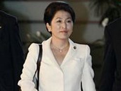 Bà Mizuho Fukushima từ chối ký vào một nghị quyết của nội các Nhật Bản về việc di chuyển căn cứ quân sự Mỹ Futenma tại Okinawa.