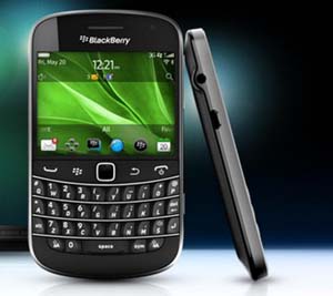BlackBerry 9900 vẫn mang thiết kế với dáng dấp quen thuộc