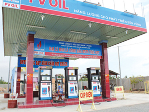 Nhiều cây xăng ở ĐBSCL lấy lý do cúp điện để ngừng bán xăng - Ảnh: Chí Nhân