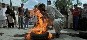 Những người biểu tình phản đối Mỹ tại Abbottabad.