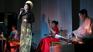 Nhóm Camkytiwa biểu diễn tại Nhạc viện TP