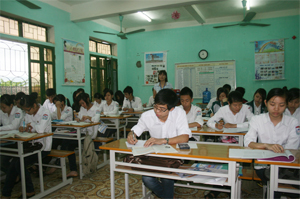 Các em học sinh khối lớp 12 trường THPT Kỳ Sơn ôn tập môn văn chuẩn bị cho kỳ thi tốt nghiệp năm học 2010 – 2011.