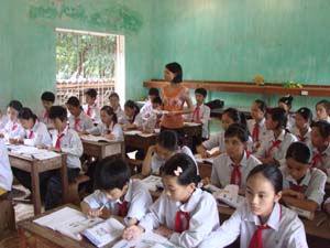 Hiện nay, tỷ lệ cán bộ, giáo viên trường THCS Võ Thị Sáu (Lạc Sơn) có trình độ vượt chuẩn chiếm 70%.
