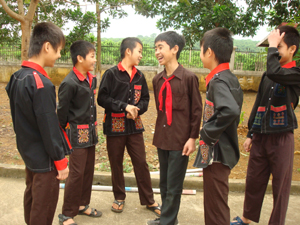 Hiện nay, đang khá phổ biến tình trạng học sinh nam đông hơn học sinh nữ trong các trường học.
(ảnh chụp tại trường PTDTNT huyện Cao Phong).
