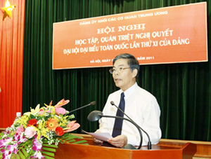 Đồng chí Nguyễn Minh Quang, Ủy viên Trung ương Đảng, Bí thư Đảng ủy Khối các cơ quan Trung ương phát biểu tại Hội nghị