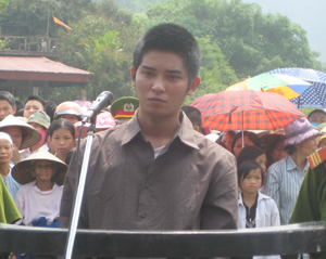 Bị cáo Nguyễn Văn Tuấn bị tuyên án tử hình vì tội giết người 
và cướp tài sản.
